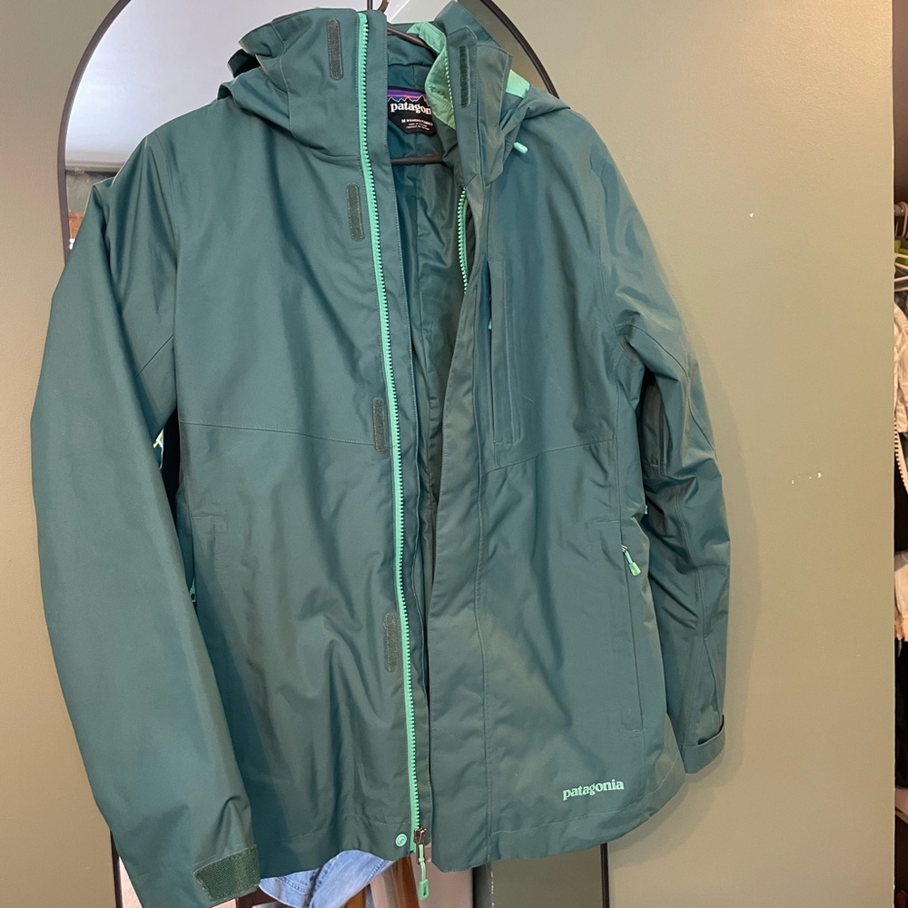 Patagonia Ski jacket barely worn!